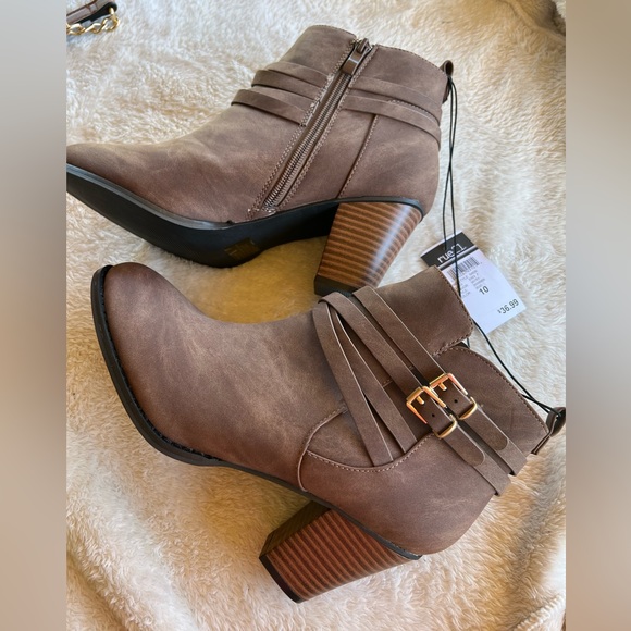 NWT beautiful ankle boots, never used. Cute buckle design. - Picture 4 of 13